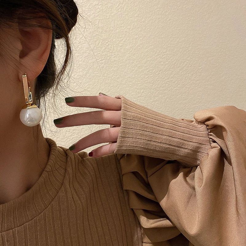 Minimalistic Retro Pearl Stud Earrings