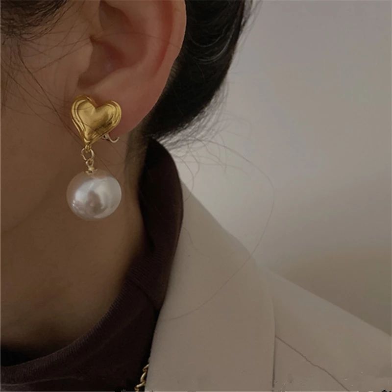 Minimalistic Retro Pearl Stud Earrings